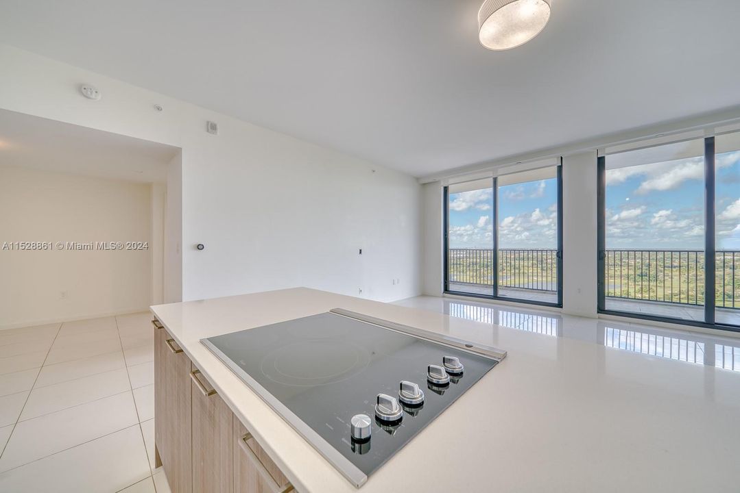 Recientemente alquilado: $4,600 (3 camas, 2 baños, 1557 Pies cuadrados)