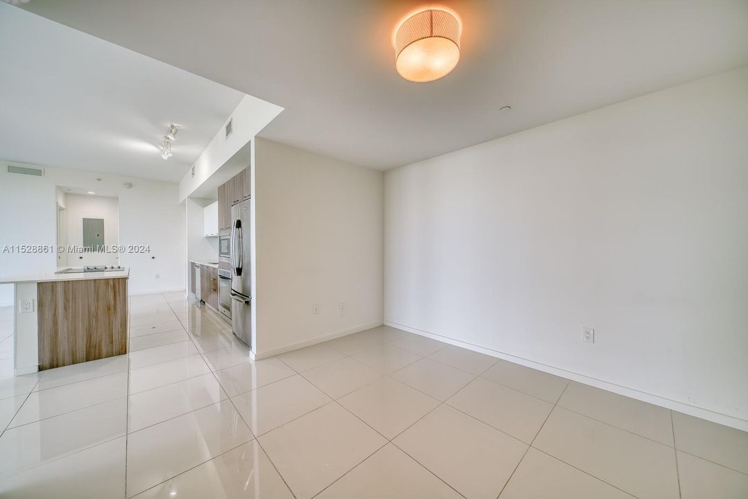 Recientemente alquilado: $4,600 (3 camas, 2 baños, 1557 Pies cuadrados)