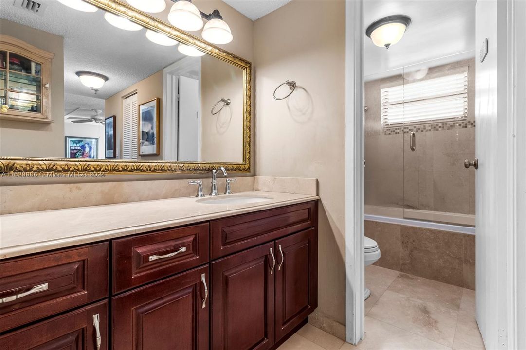 Recently Sold: $1,029,000 (2 beds, 2 baths, 1305 Square Feet)