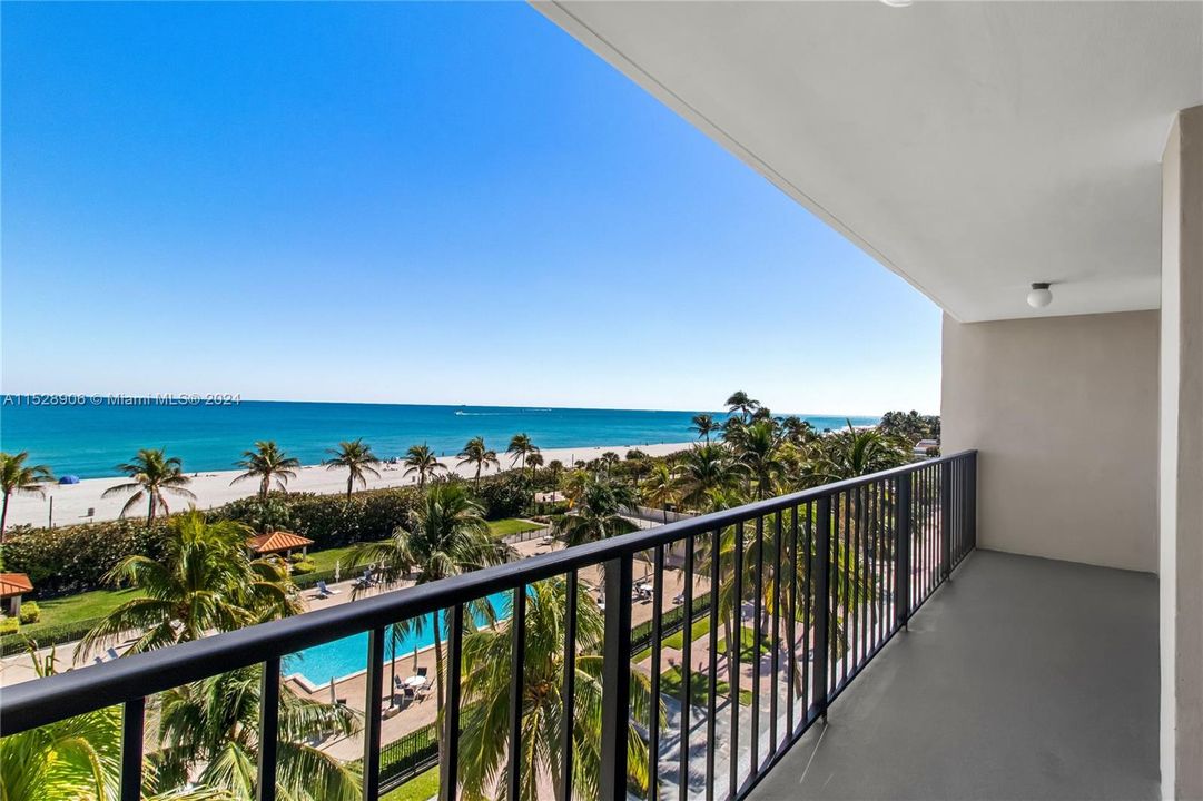 Recently Sold: $1,029,000 (2 beds, 2 baths, 1305 Square Feet)