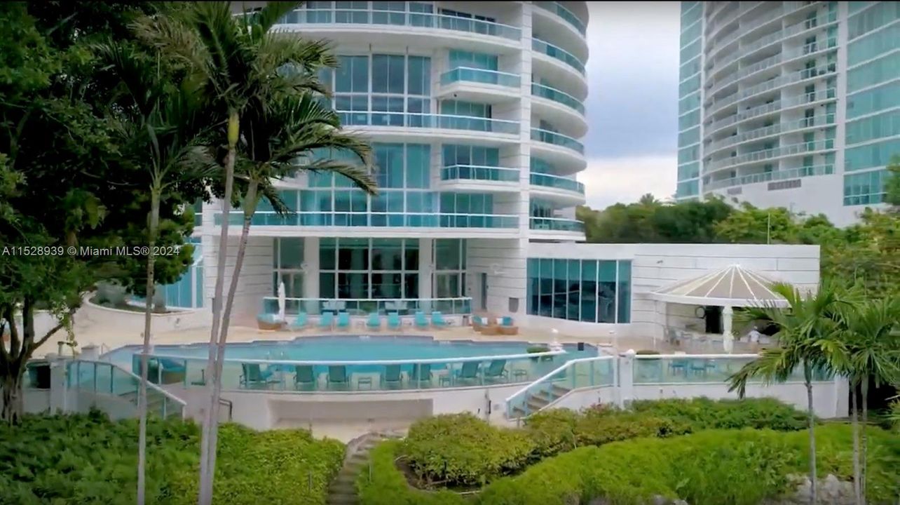 Vendido Recientemente: $6,714,000 (5 camas, 5 baños, 5890 Pies cuadrados)