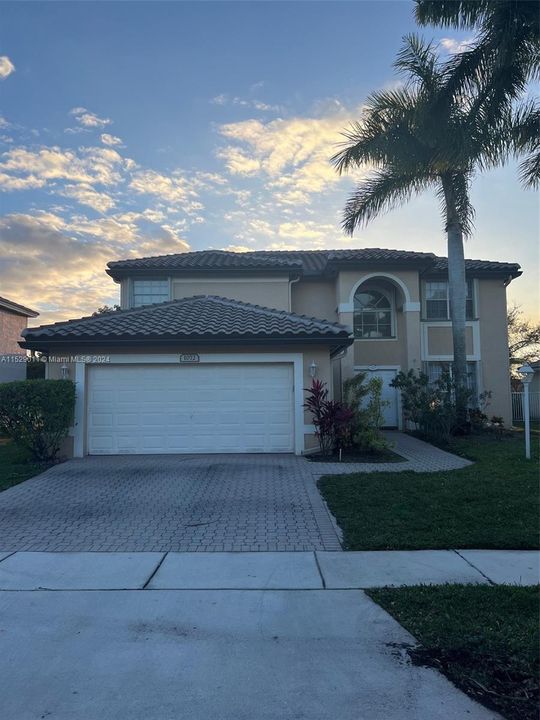 Active With Contract: $4,950 (5 beds, 3 baths, 2666 Square Feet)