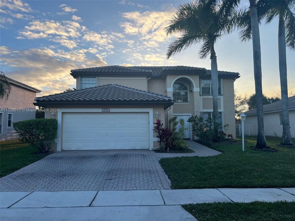 Active With Contract: $4,950 (5 beds, 3 baths, 2666 Square Feet)