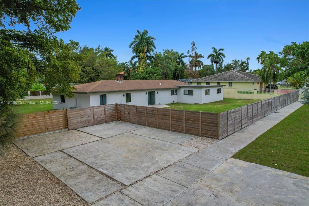 Recently Sold: $1,150,000 (4 beds, 2 baths, 3740 Square Feet)