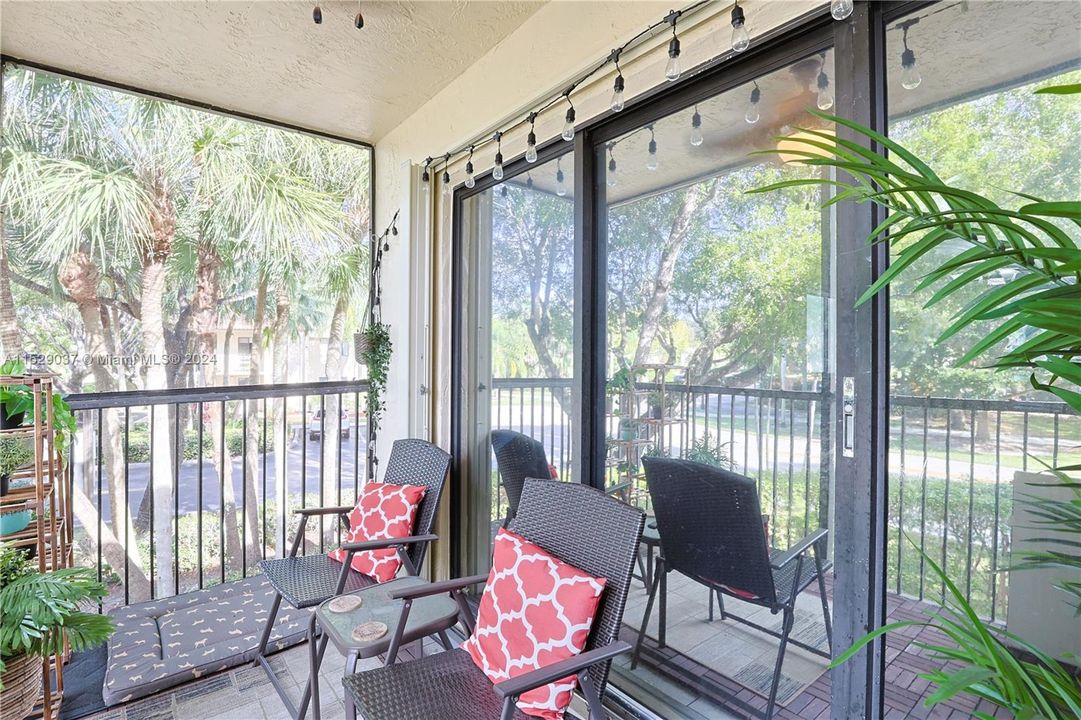Recently Sold: $355,000 (2 beds, 2 baths, 1231 Square Feet)