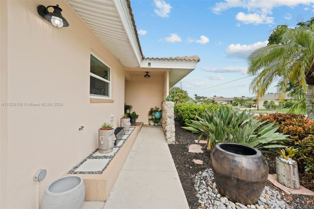 Recently Sold: $625,000 (3 beds, 2 baths, 1711 Square Feet)