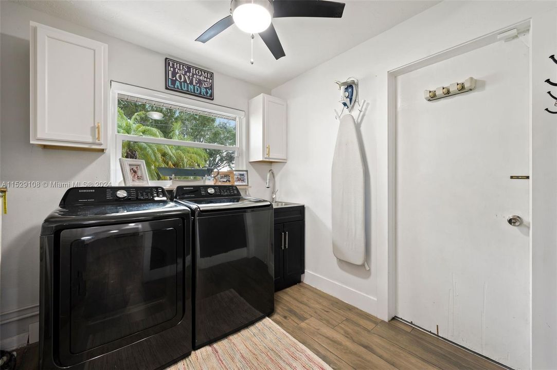 Recently Sold: $625,000 (3 beds, 2 baths, 1711 Square Feet)