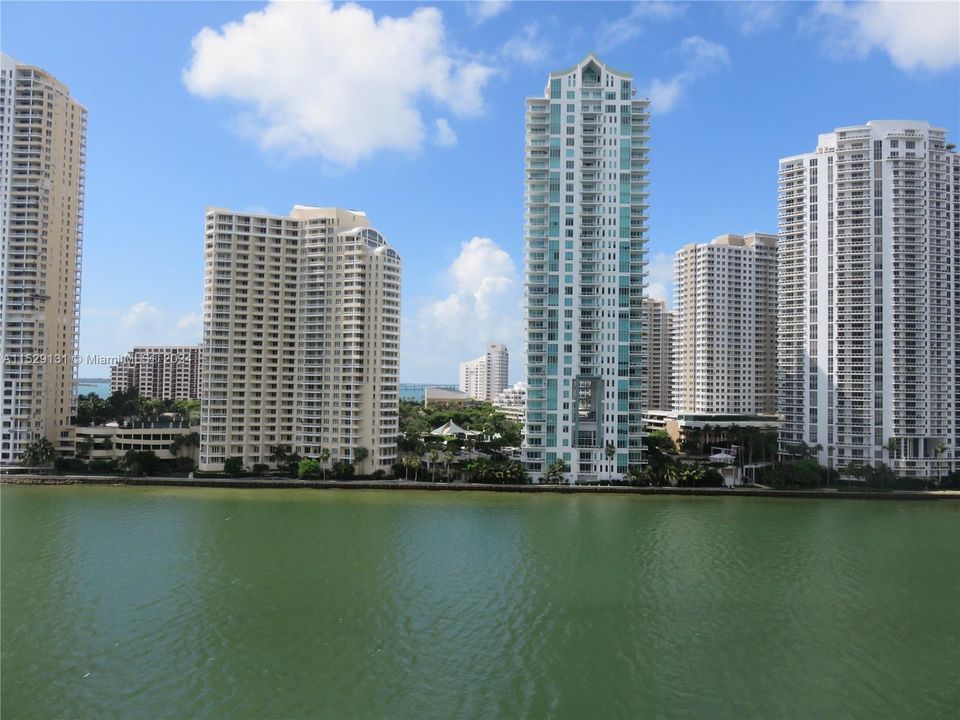 Recientemente alquilado: $3,500 (2 camas, 2 baños, 1227 Pies cuadrados)