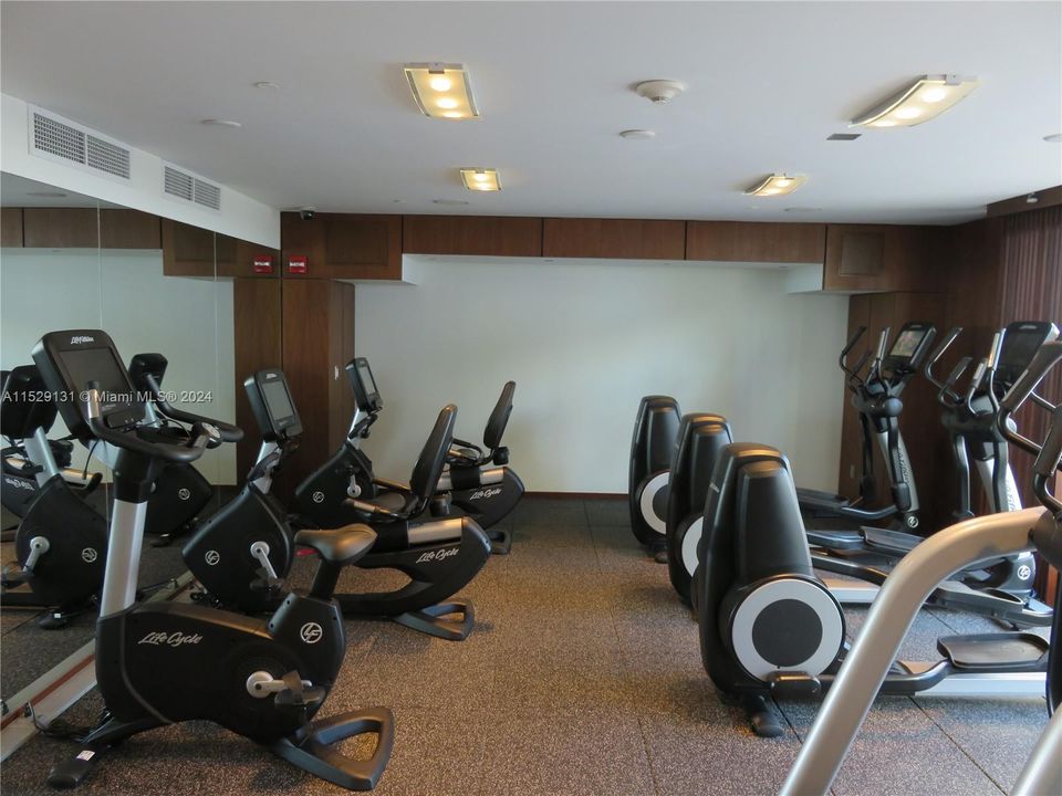 Recientemente alquilado: $3,500 (2 camas, 2 baños, 1227 Pies cuadrados)