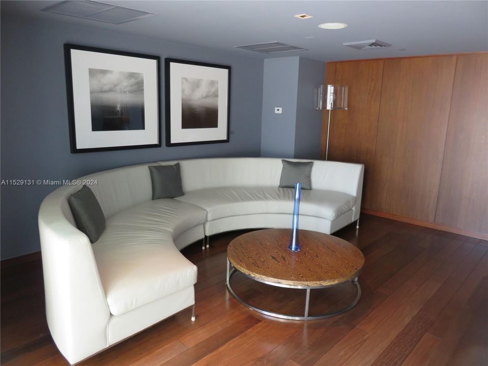 Recientemente alquilado: $3,500 (2 camas, 2 baños, 1227 Pies cuadrados)