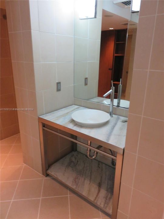 Recientemente alquilado: $3,500 (2 camas, 2 baños, 1227 Pies cuadrados)