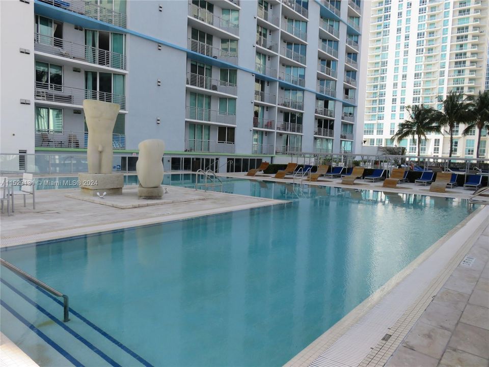 Recientemente alquilado: $3,500 (2 camas, 2 baños, 1227 Pies cuadrados)