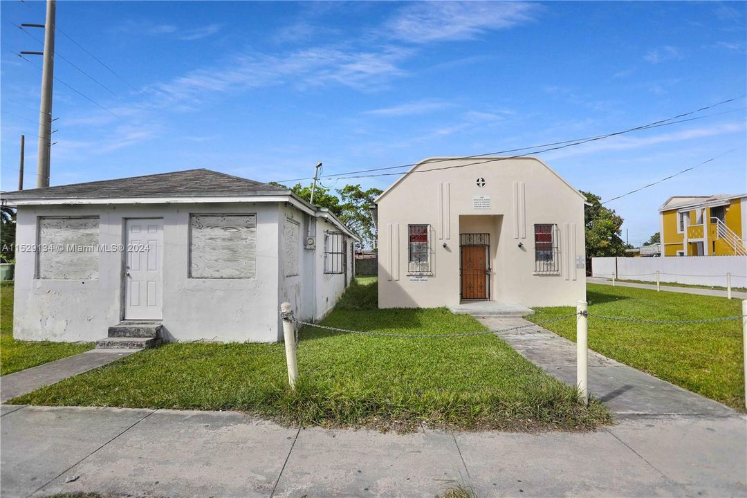 Active With Contract: $125,000 (2 beds, 1 baths, 848 Square Feet)