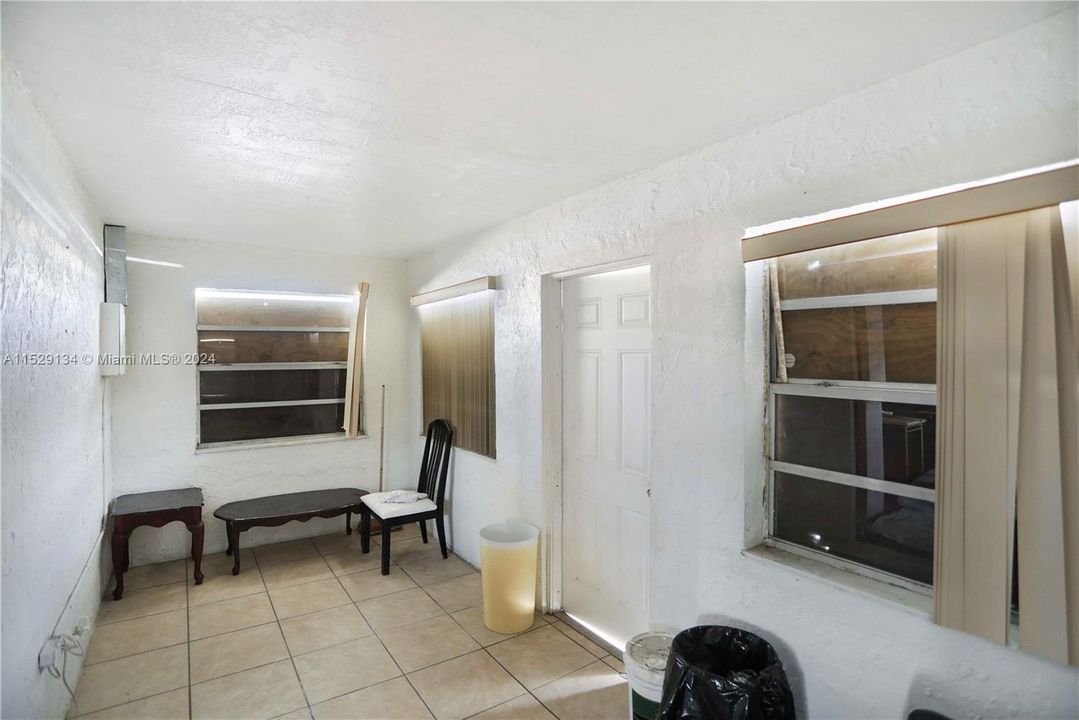 Active With Contract: $125,000 (2 beds, 1 baths, 848 Square Feet)