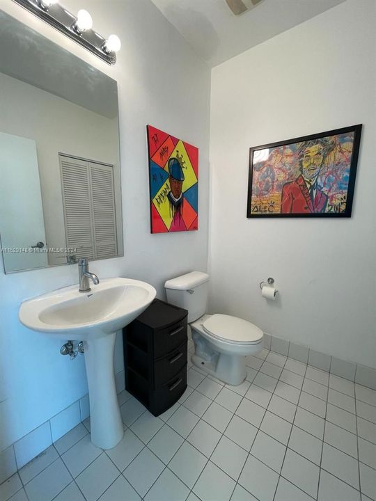 For Sale: $639,000 (1 beds, 1 baths, 843 Square Feet)