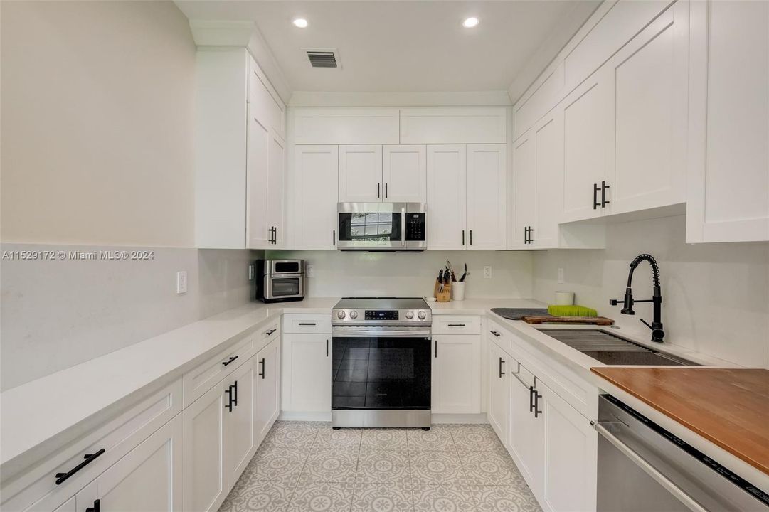 Recently Sold: $1,075,000 (3 beds, 2 baths, 1732 Square Feet)