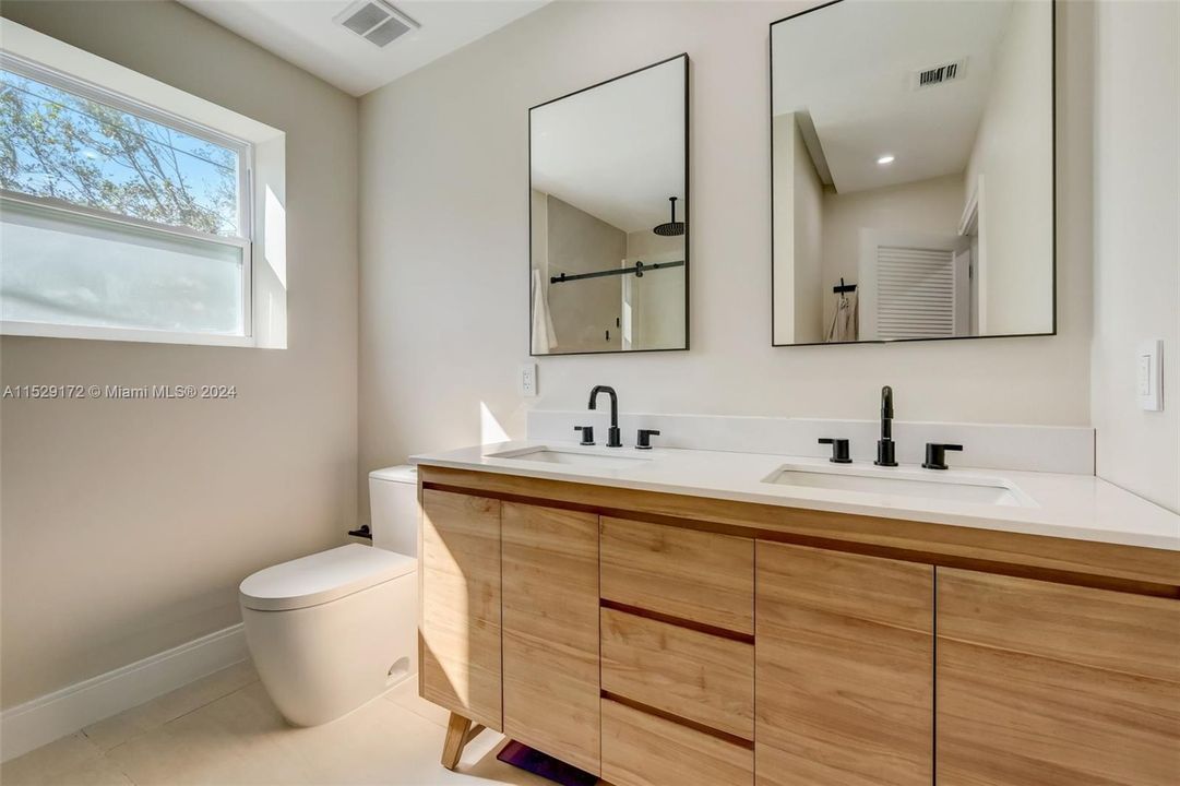 Active With Contract: $1,075,000 (3 beds, 2 baths, 1732 Square Feet)