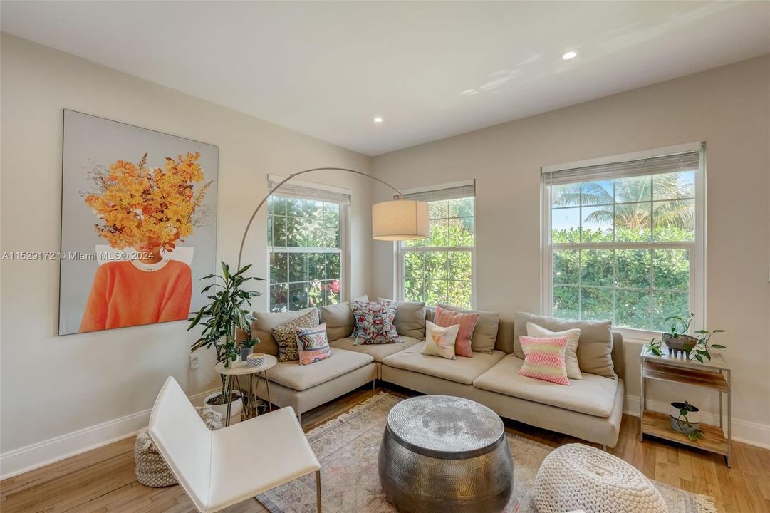 Active With Contract: $1,075,000 (3 beds, 2 baths, 1732 Square Feet)