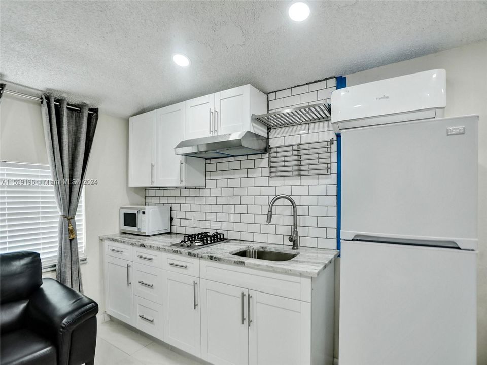 Recently Sold: $500,000 (2 beds, 1 baths, 1046 Square Feet)