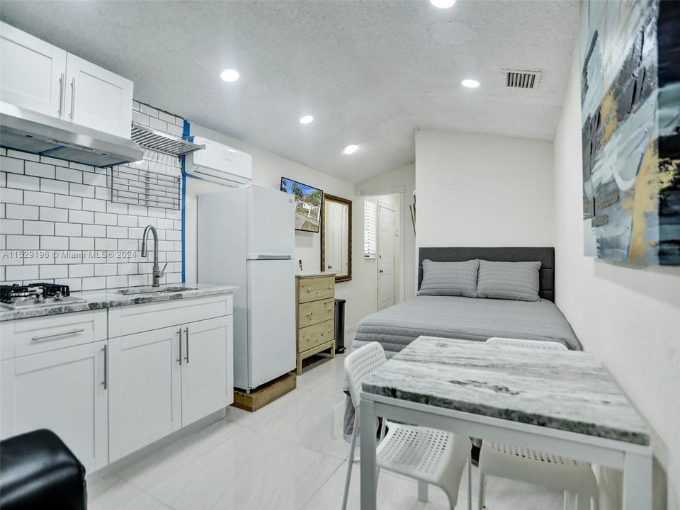 Recently Sold: $500,000 (2 beds, 1 baths, 1046 Square Feet)