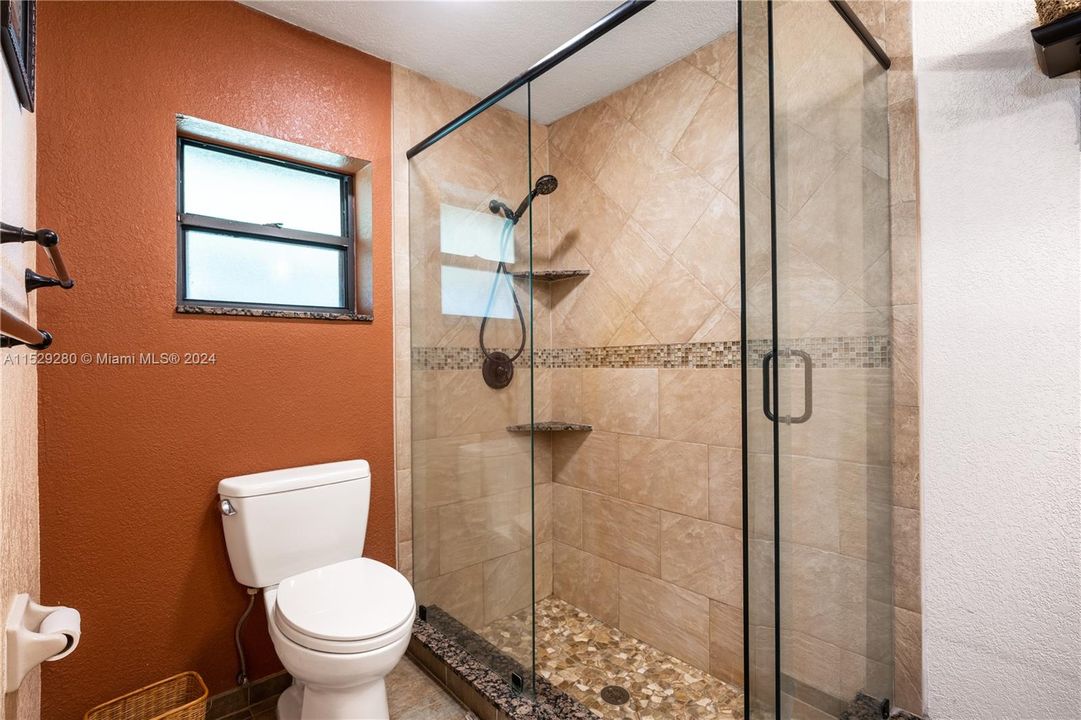 最近售出: $820,000 (3 贝兹, 2 浴室, 1808 平方英尺)