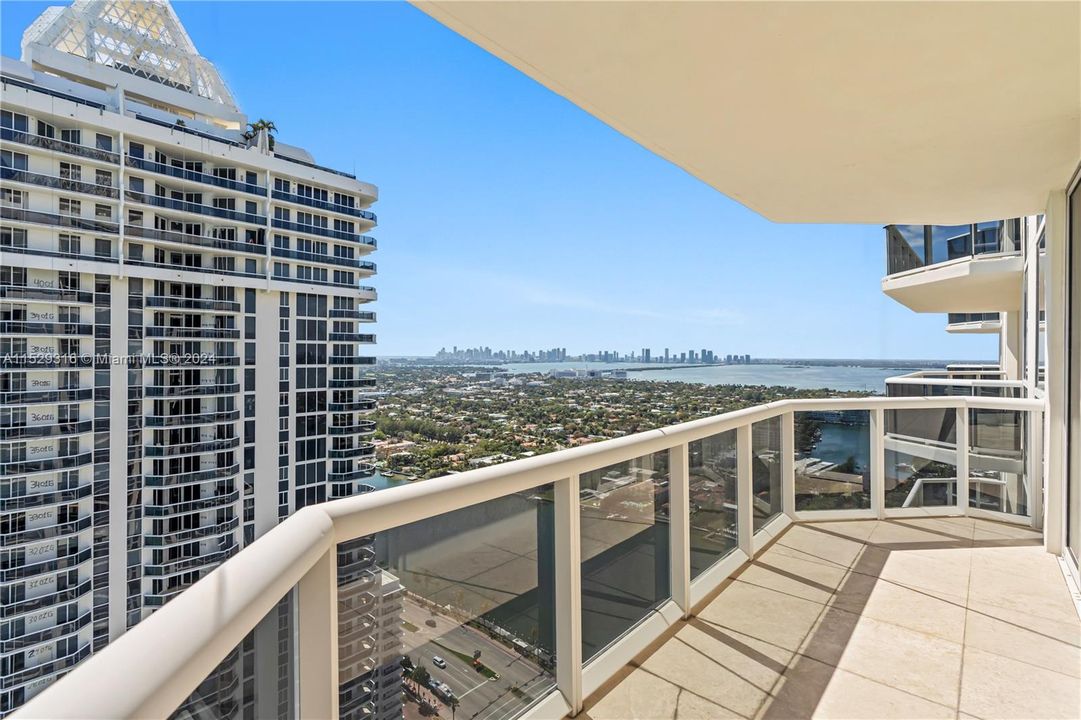 Recently Sold: $3,300,000 (3 beds, 3 baths, 2010 Square Feet)