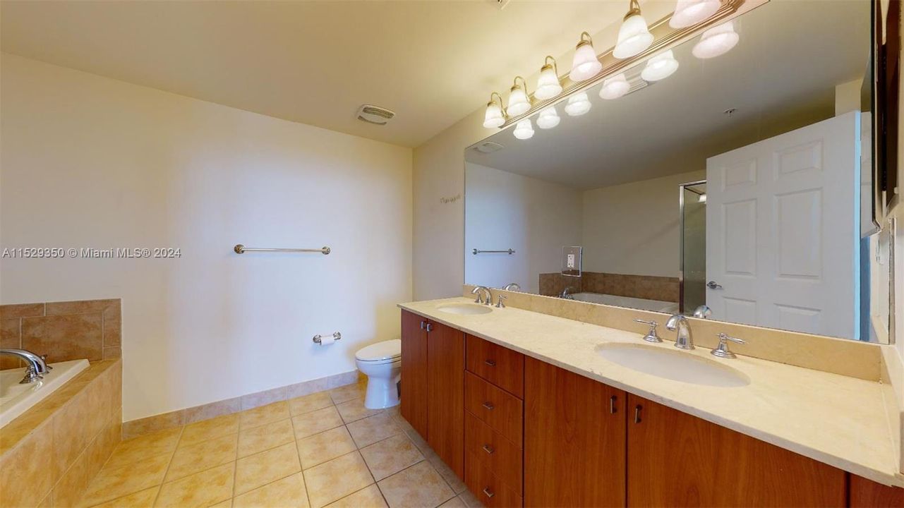 For Sale: $615,000 (2 beds, 2 baths, 1084 Square Feet)