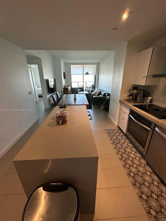 For Sale: $500,000 (1 beds, 1 baths, 857 Square Feet)
