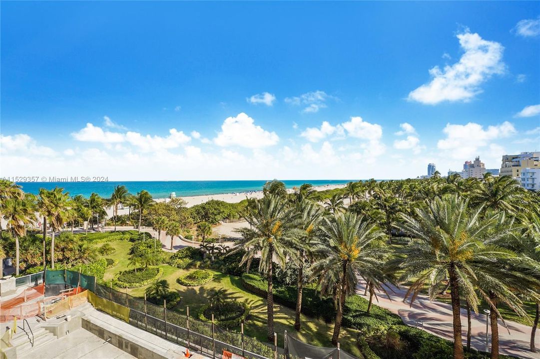 Recently Sold: $3,000,000 (2 beds, 2 baths, 1550 Square Feet)