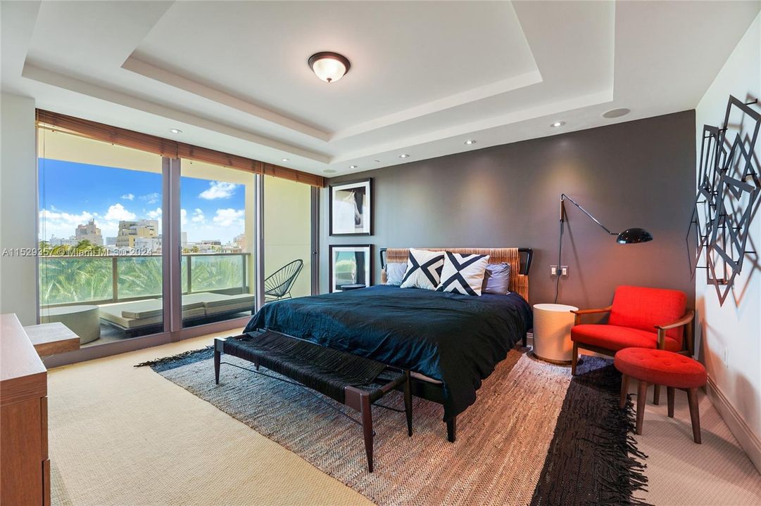 Recently Sold: $3,000,000 (2 beds, 2 baths, 1550 Square Feet)