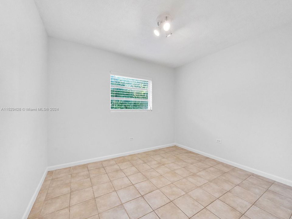 For Rent: $2,900 (2 beds, 2 baths, 860 Square Feet)