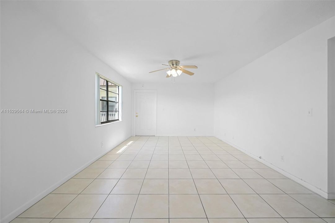 Recently Rented: $2,000 (2 beds, 2 baths, 947 Square Feet)