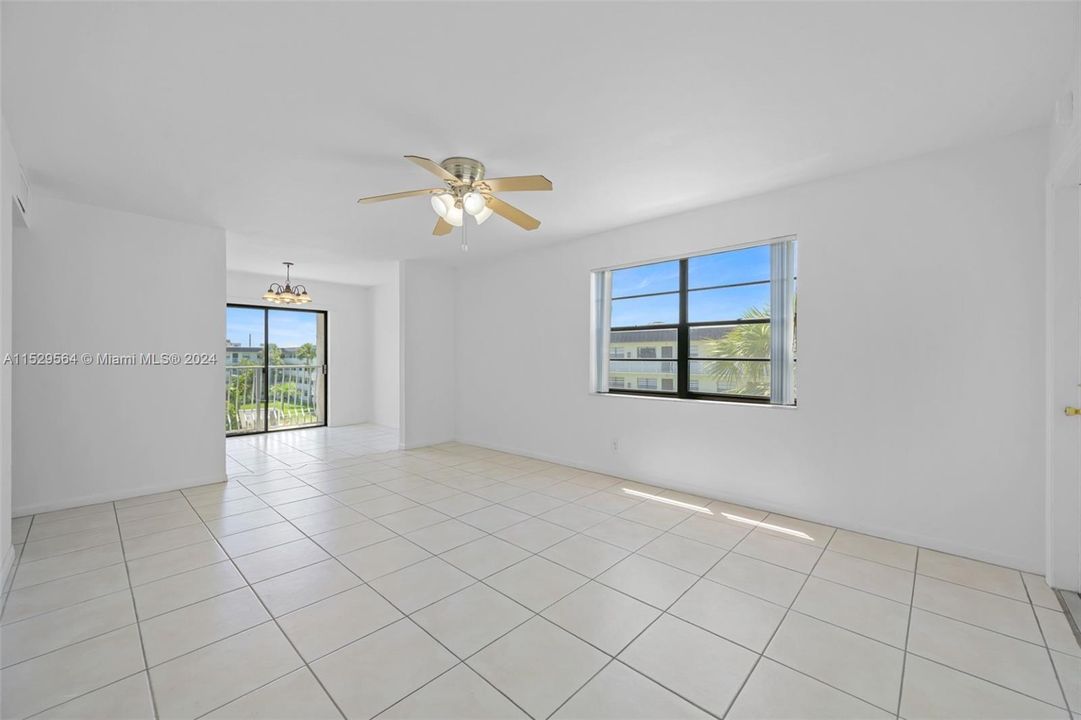 Recently Rented: $2,000 (2 beds, 2 baths, 947 Square Feet)