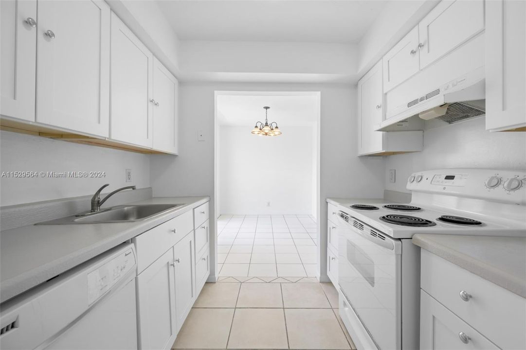 Recently Rented: $2,000 (2 beds, 2 baths, 947 Square Feet)