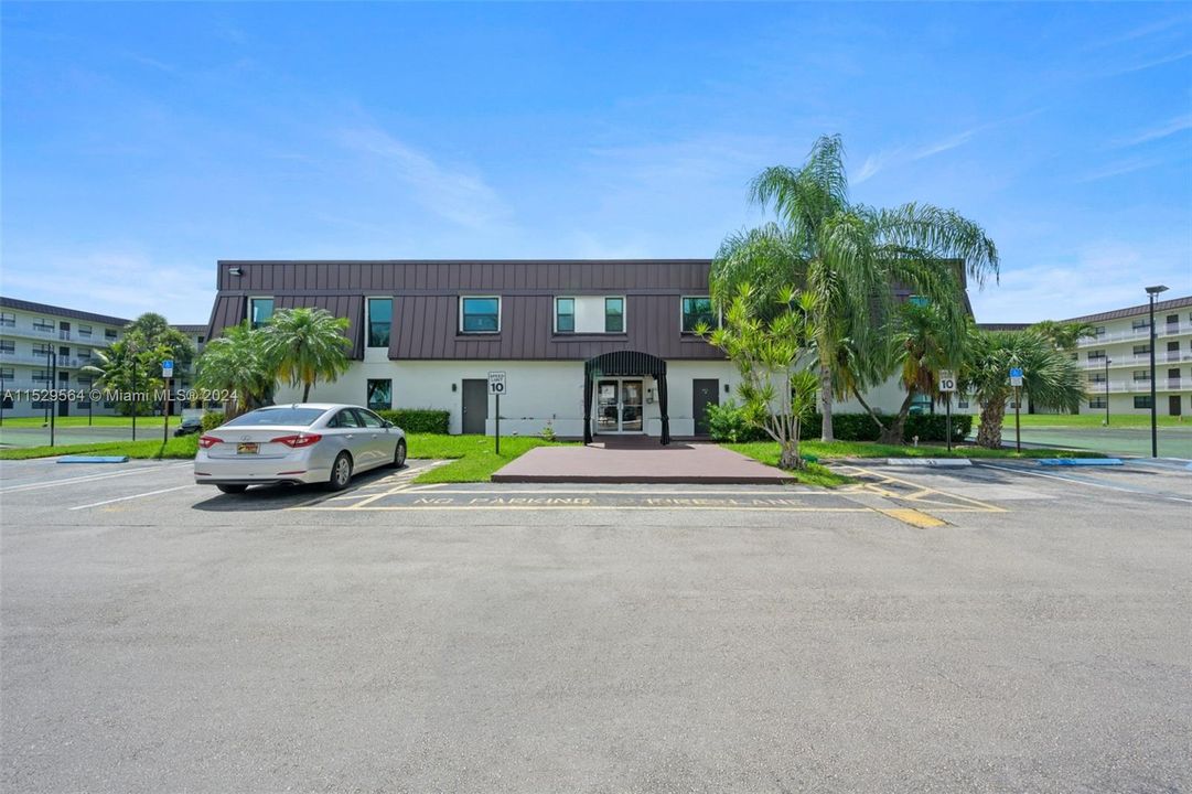 Recently Rented: $2,000 (2 beds, 2 baths, 947 Square Feet)