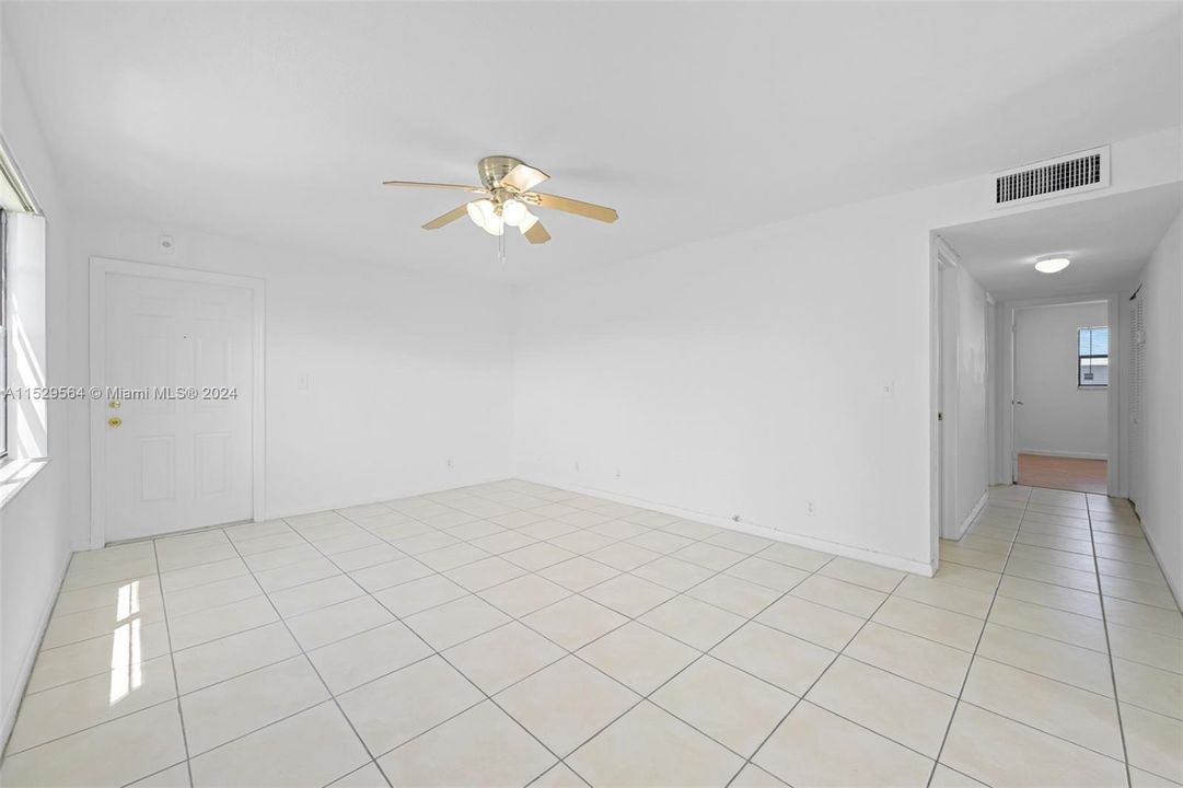 Recently Rented: $2,000 (2 beds, 2 baths, 947 Square Feet)