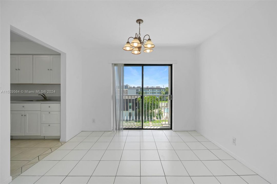 Recently Rented: $2,000 (2 beds, 2 baths, 947 Square Feet)