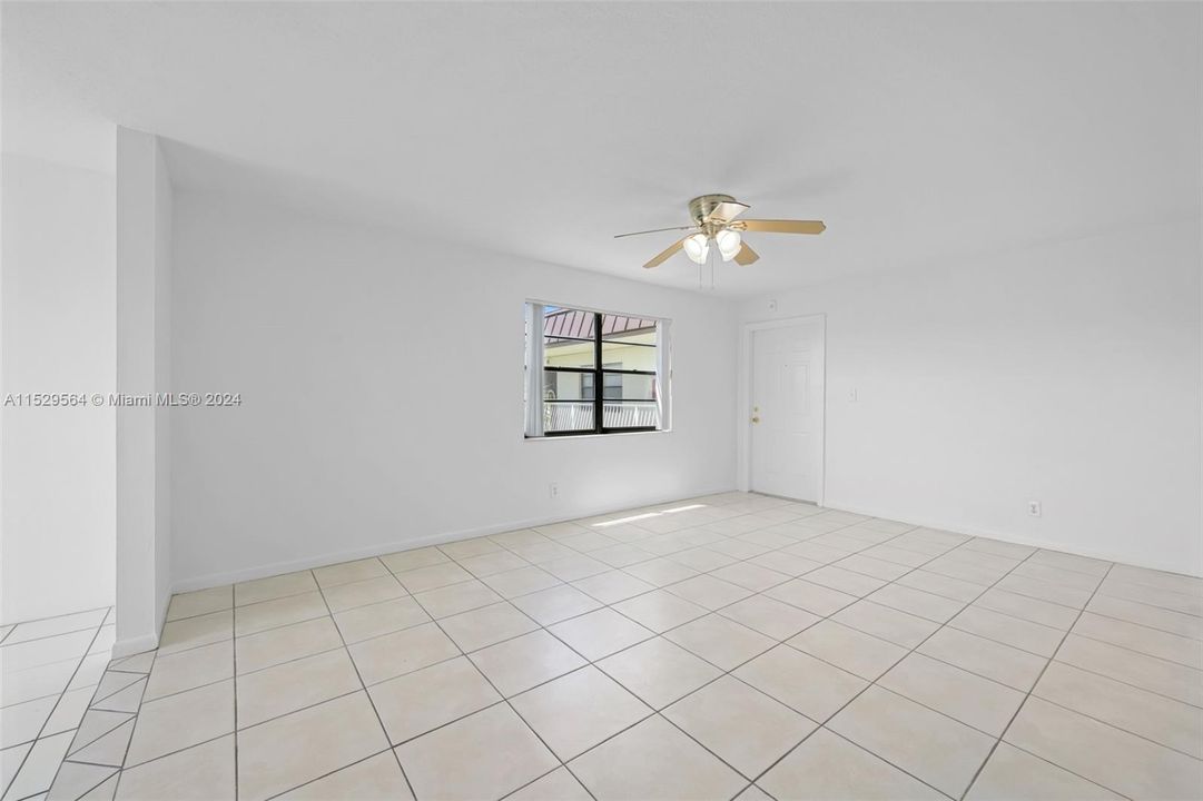 Recently Rented: $2,000 (2 beds, 2 baths, 947 Square Feet)