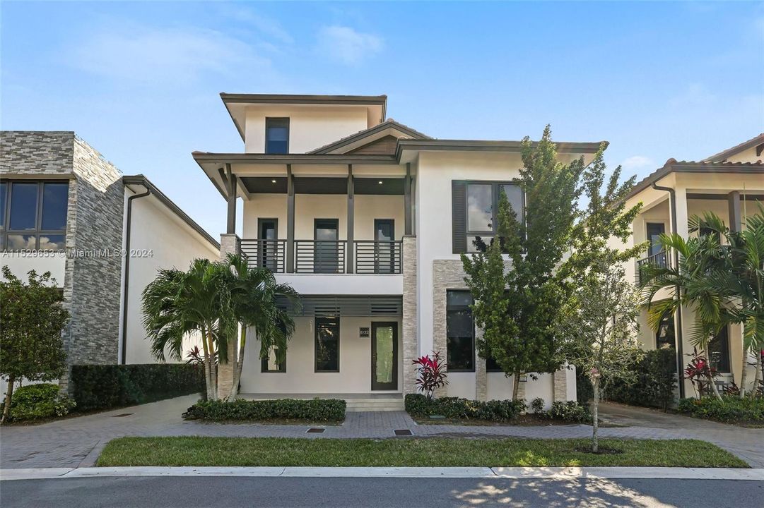 Recently Sold: $2,399,000 (6 beds, 6 baths, 5322 Square Feet)