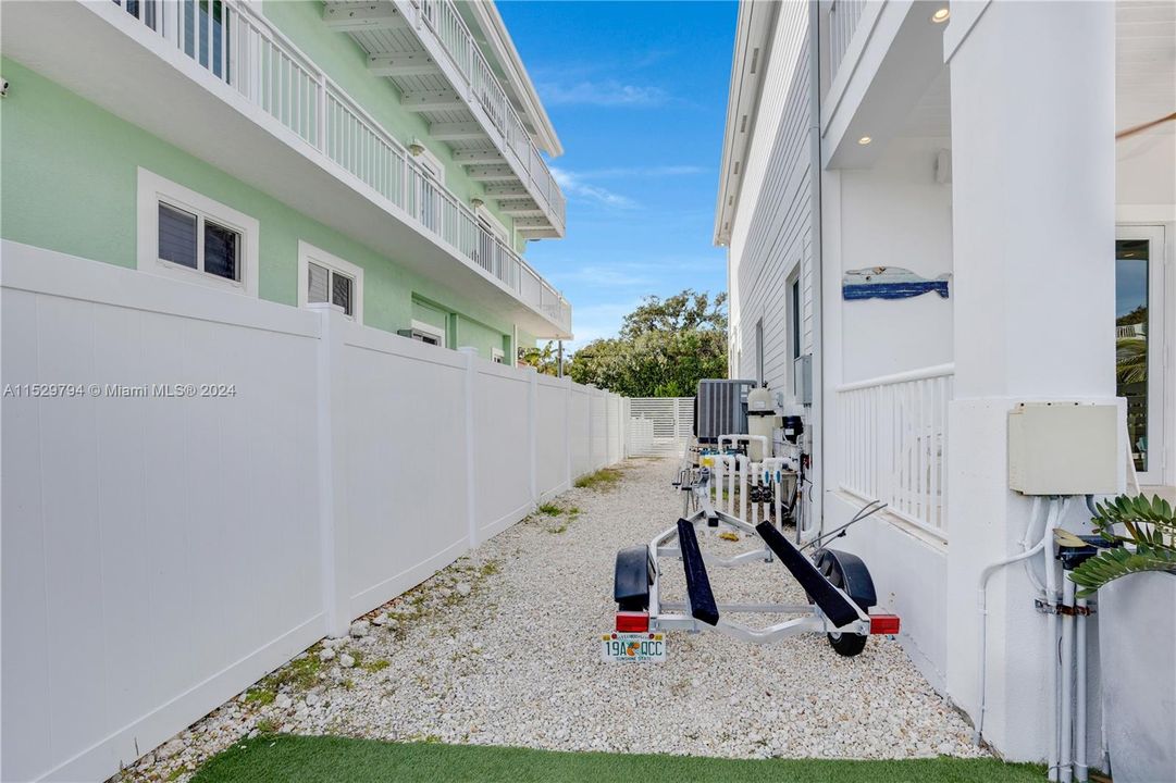 Recently Sold: $3,000,000 (4 beds, 3 baths, 2662 Square Feet)