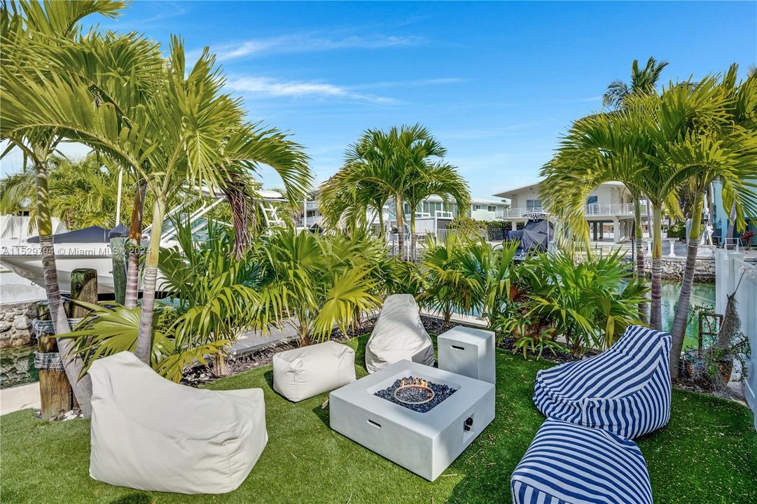 Recently Sold: $3,000,000 (4 beds, 3 baths, 2662 Square Feet)