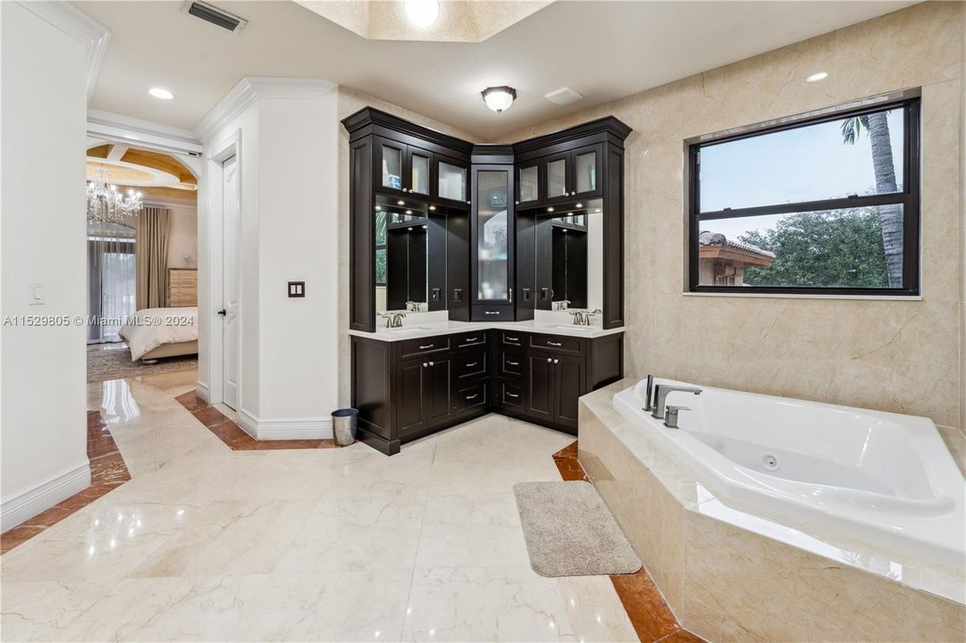 待售: $3,200,000 (4 贝兹, 4 浴室, 3783 平方英尺)