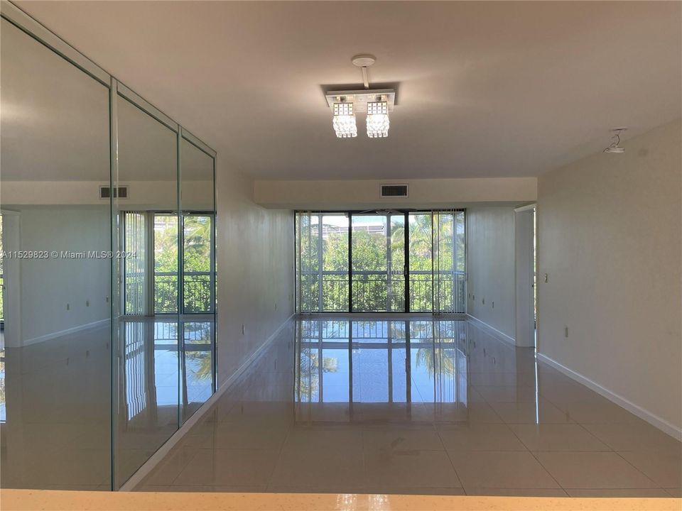 Recently Rented: $2,650 (2 beds, 2 baths, 1385 Square Feet)