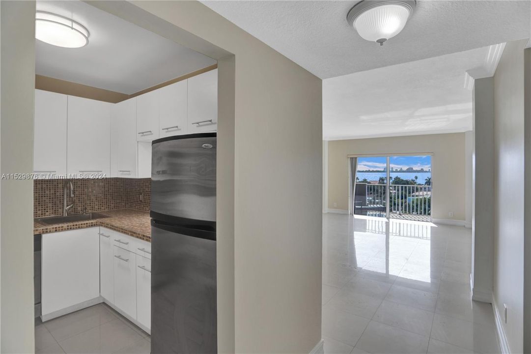 Recently Rented: $2,200 (1 beds, 1 baths, 817 Square Feet)