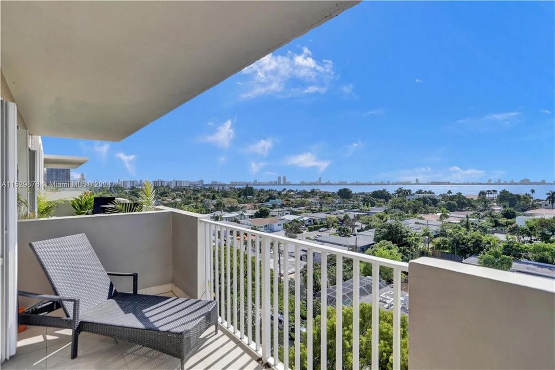 Recently Rented: $2,200 (1 beds, 1 baths, 817 Square Feet)