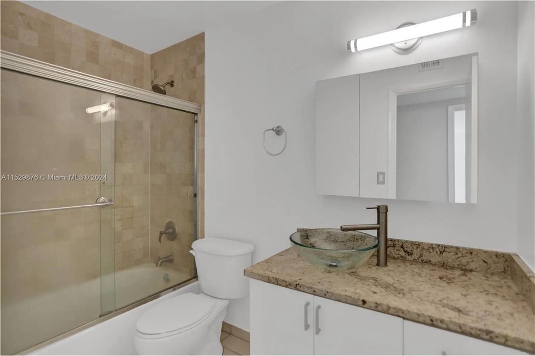 Recently Rented: $2,200 (1 beds, 1 baths, 817 Square Feet)