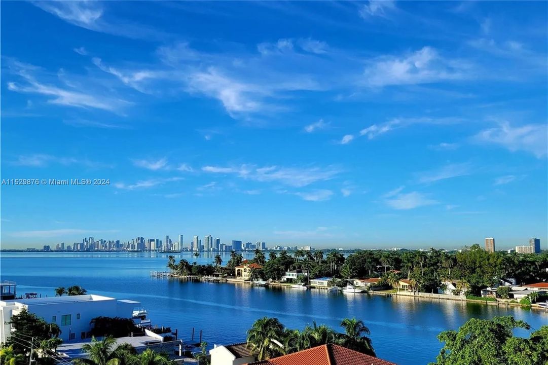 Recently Rented: $2,200 (1 beds, 1 baths, 817 Square Feet)