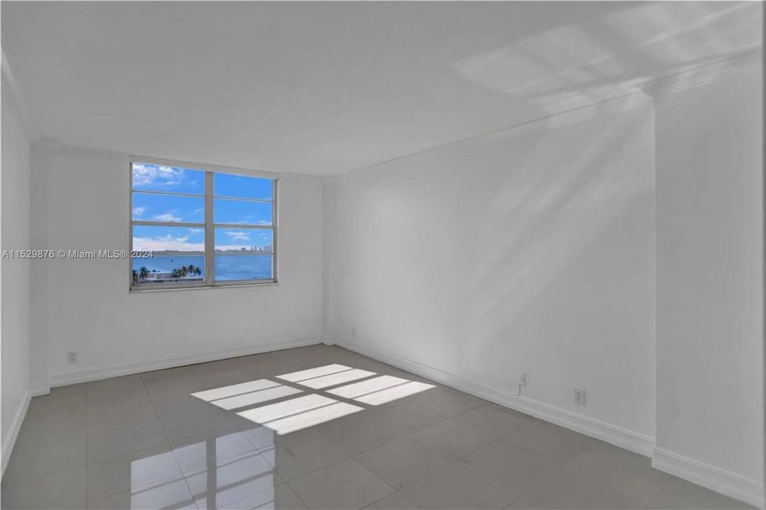 Recently Rented: $2,200 (1 beds, 1 baths, 817 Square Feet)