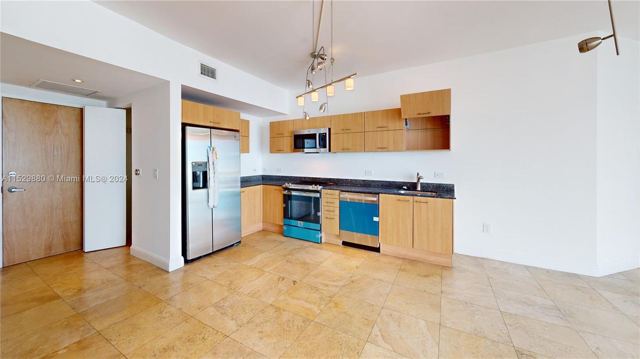 For Sale: $395,000 (1 beds, 1 baths, 740 Square Feet)