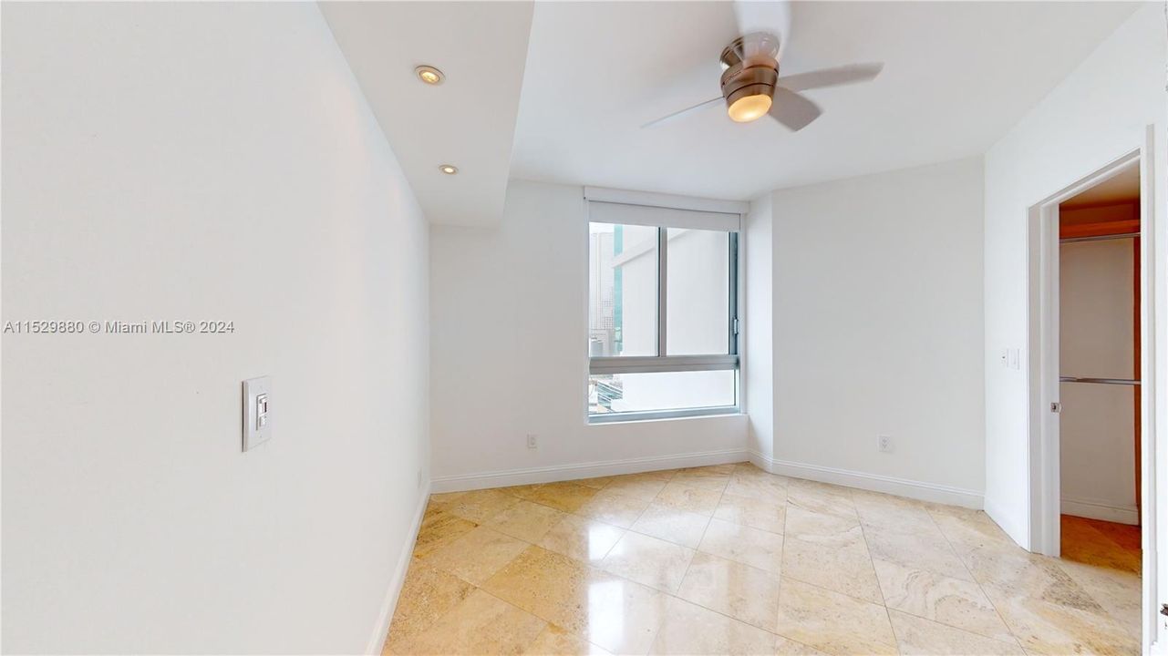 Active With Contract: $395,000 (1 beds, 1 baths, 740 Square Feet)